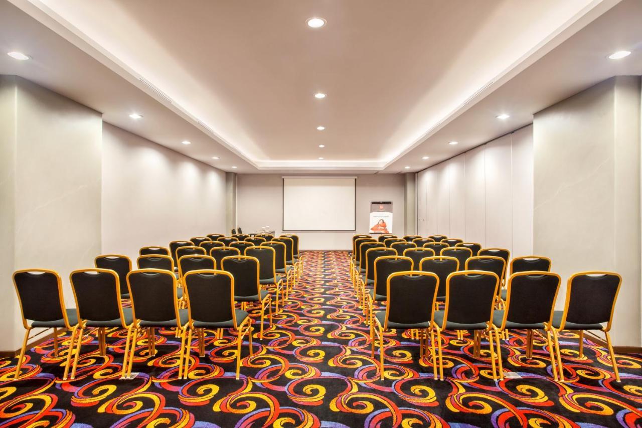 Ibis Pontianak City Center Eksteriør billede